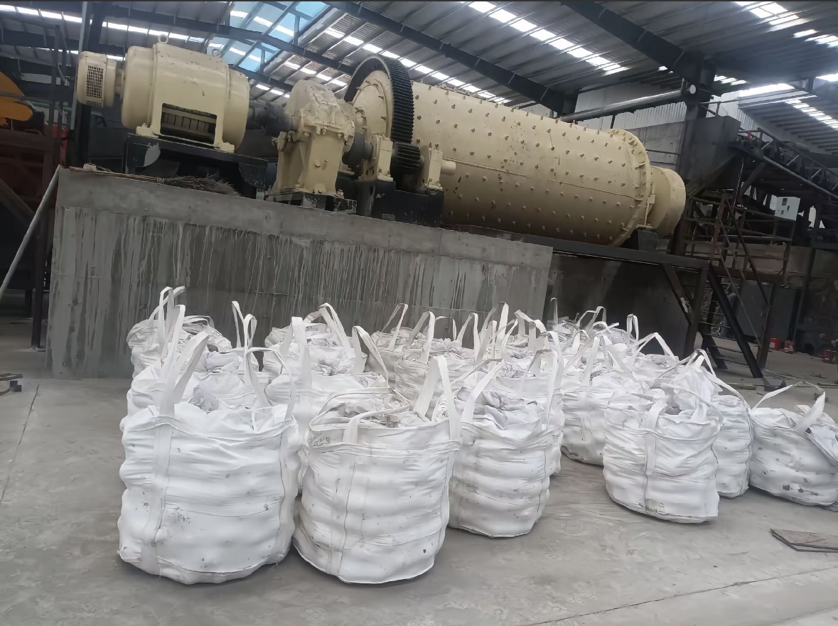 one roller magnetic ore separator